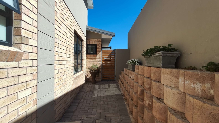 3 Bedroom Property for Sale in Blue Ridge Western Cape